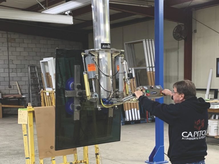 Workstation crane (AL SYSTEM™) at Capitol Glass