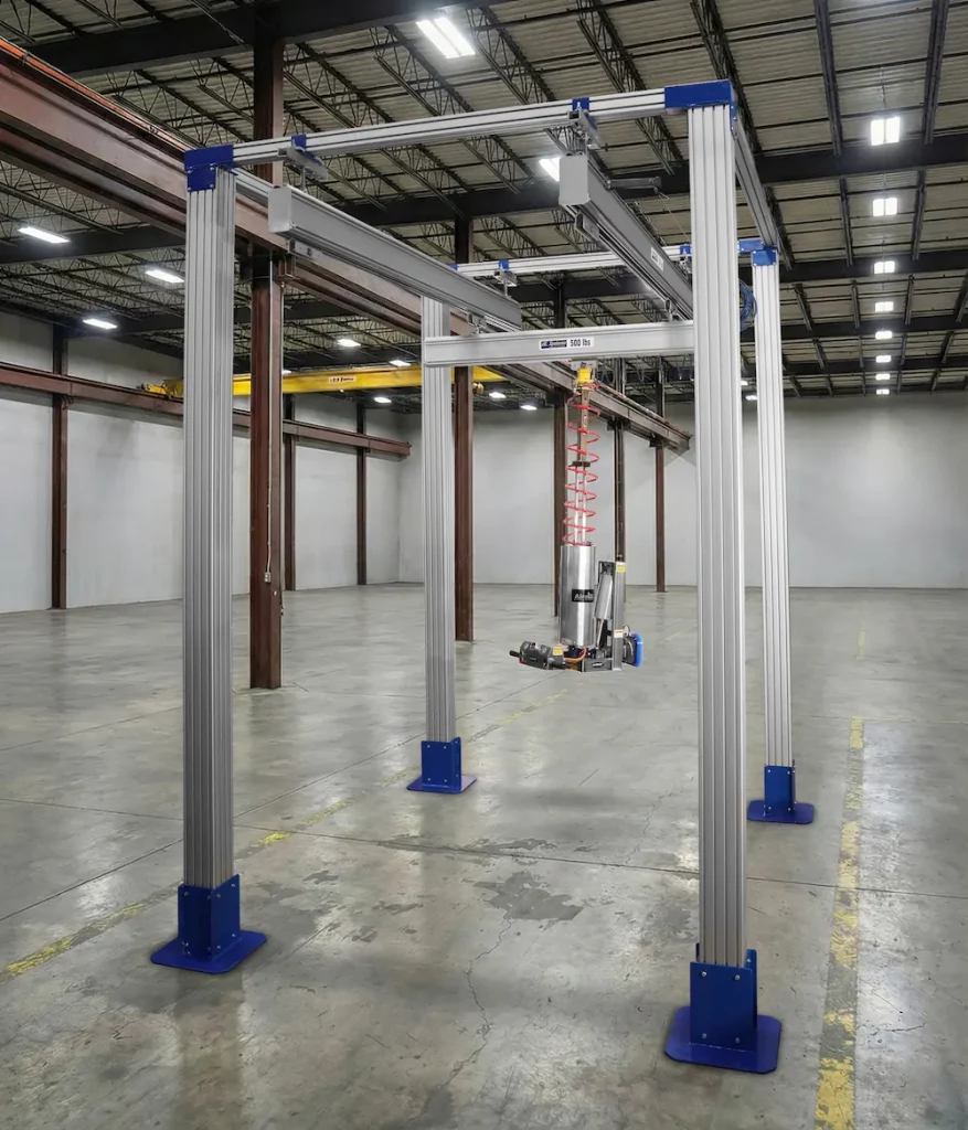 Workstation crane (AL SYSTEM™) in an empty warehouse