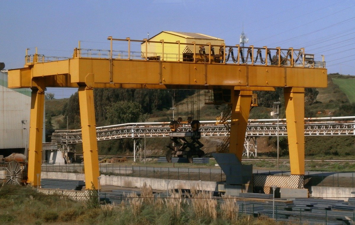 SEN 25-ton Outdoor Gantry Crane for Concrete Wall Panels Handling