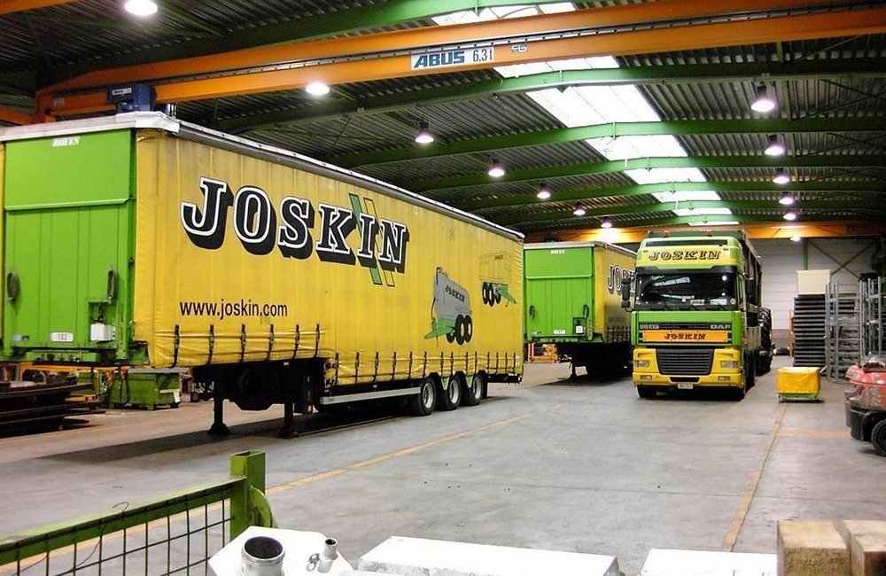SEN Modular Freestanding Bridge Crane System in Automotive Parts Manufacturing