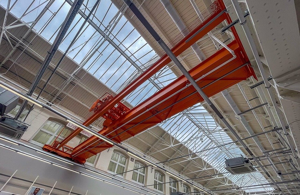 SEN Precision Overhead Cranes at Mold and Tool Facility