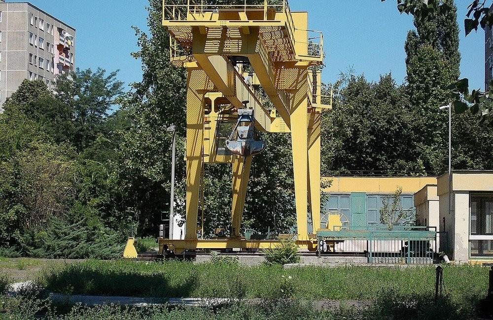 SEN Freestanding Outdoor Crane System for Wastewater Treatment Facilities